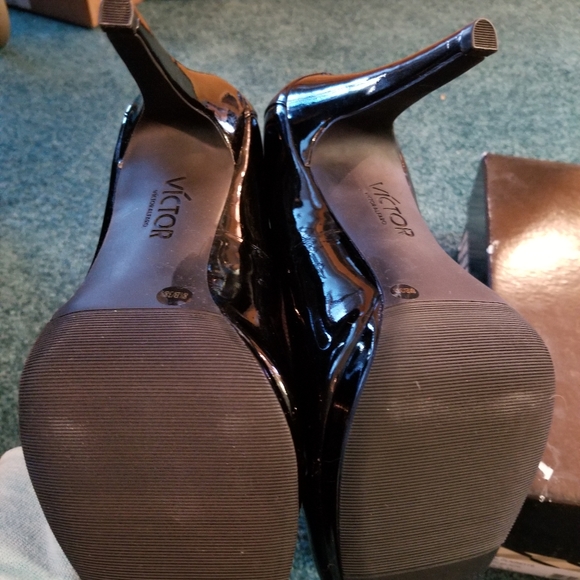Victor Alfaro Clairette Black Patent Pumps - Picture 9 of 9